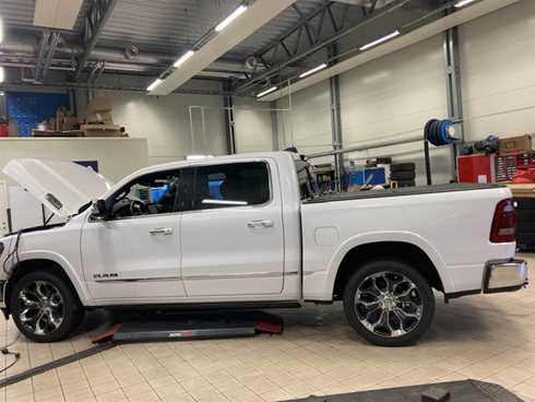 Vit RAM 1500 Crew Cab Limited stulen i Mellbystrand utanför Laholm